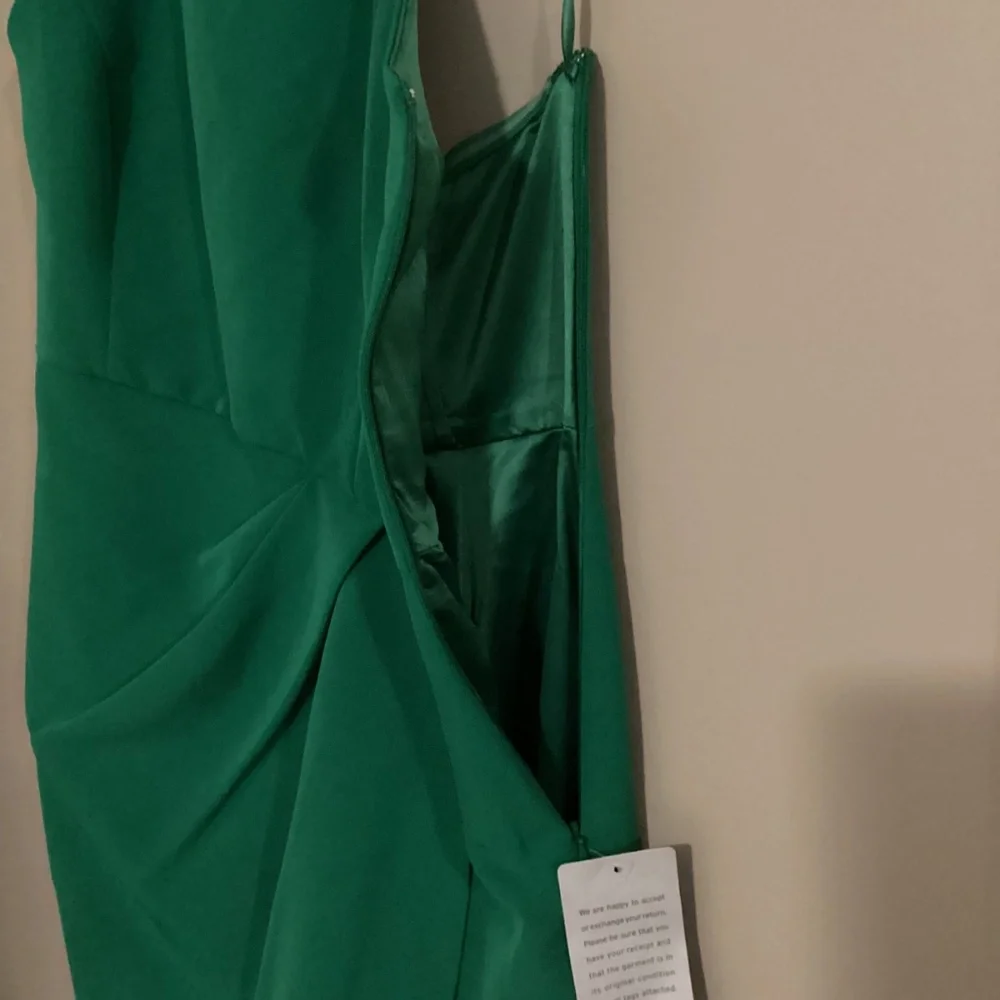 Jewel Badgley Mischka Draped Halter Neck Asymmetric Cocktail Dress, size 8 - Picture 13 of 16